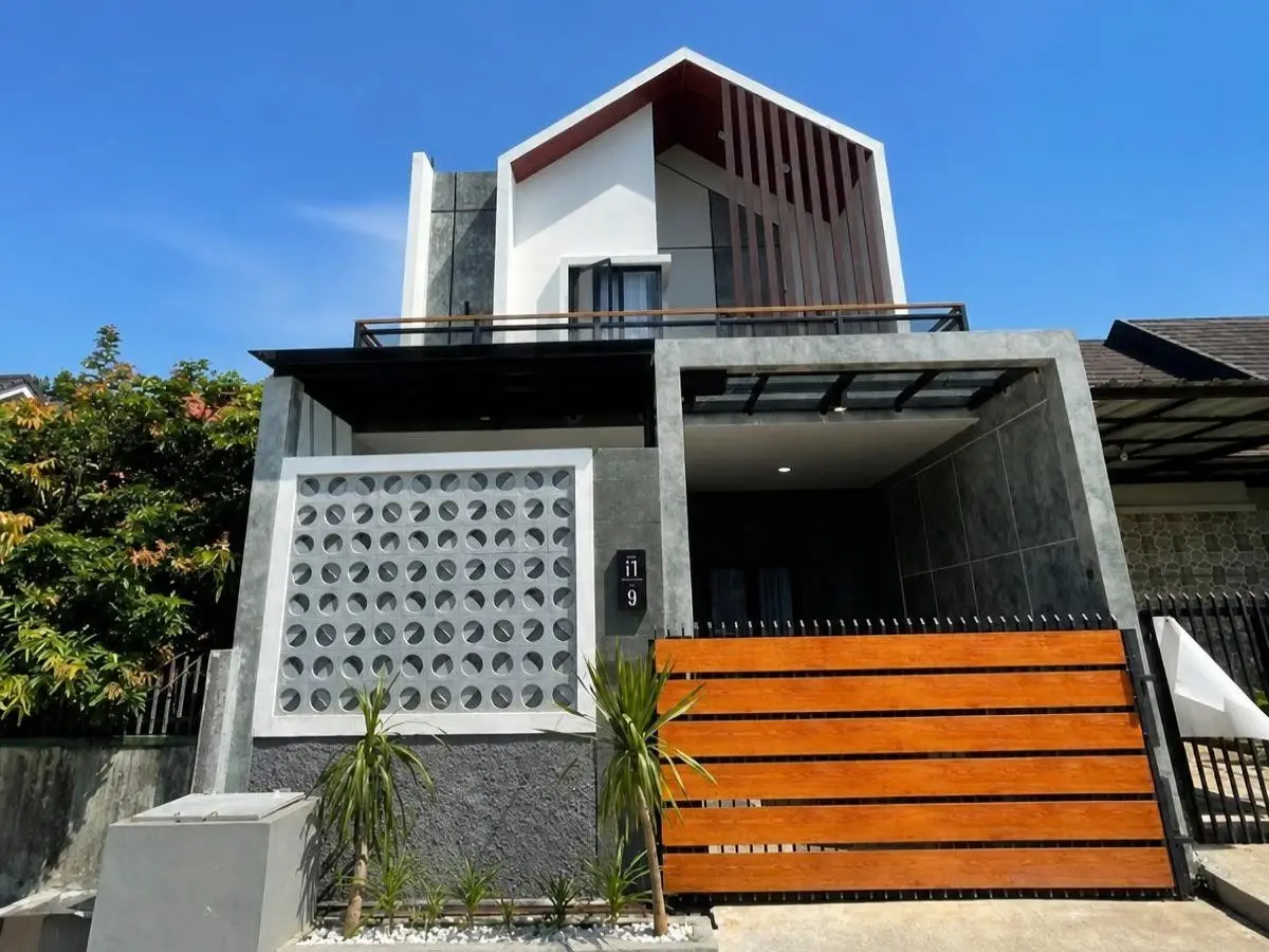 Rumah jadi: rumah Mr Ay, Bogor